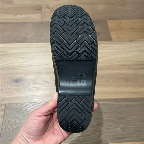 Dansko Sonja Black Cabrio Mule Size EU 37/6.5-7 US
Clogs - Picture 14 of 16